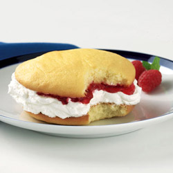 Raspberry Whoopie Pie