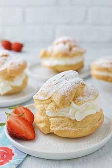 Cream Puff With Whipped Cream