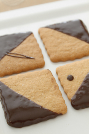 Chocolate-Dipped Graham Crackers